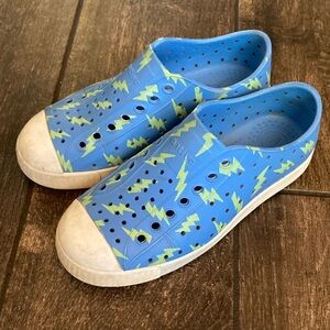 Native | Kids Jefferson Lightning Bolt print Water Shoes (13C)